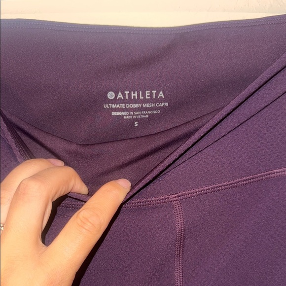 Athleta Ultimate Dobby Mesh Capri Legging - Picture 2 of 3